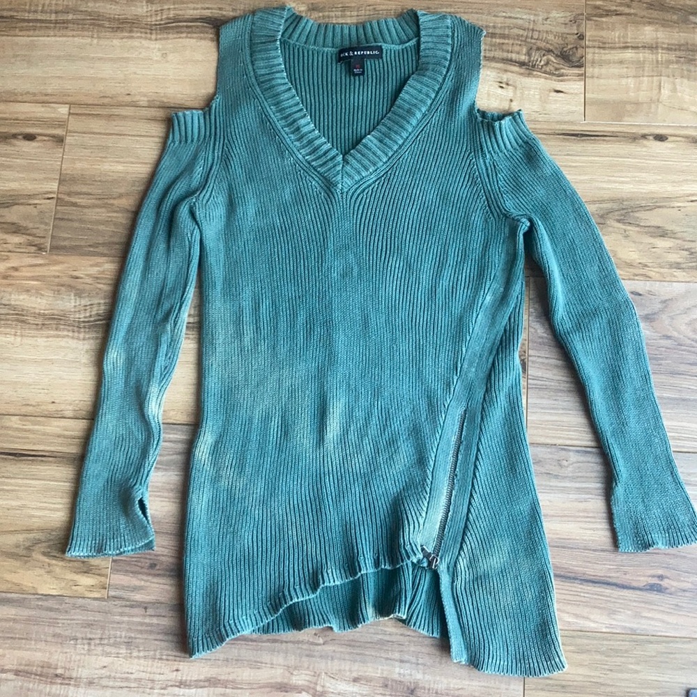 Sweater Shoulder-less Distressed Med Rock n Repub.